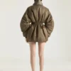 Bomber o kroju klepsydry z kołnierzem szalowym zapinanym na zamek, wykonany z nylonu Bomber o kroju klepsydry z kołnierzem szalowym zapinanym na zamek, wykonany z nylonu