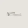 Bransoletka typu mankiet z linii Givenchy Tape, wykonana z metalu i emalii Bransoletka typu mankiet z linii Givenchy Tape, wykonana z metalu i emalii