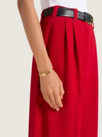 Bransoletka typu mankiet z linii Givenchy Tape, wykonana z metalu i emalii Bransoletka typu mankiet z linii Givenchy Tape, wykonana z metalu i emalii
