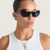Kolczyk typu earcuff Givenchy Tape z metalu i emalii Kolczyk typu earcuff Givenchy Tape z metalu i emalii