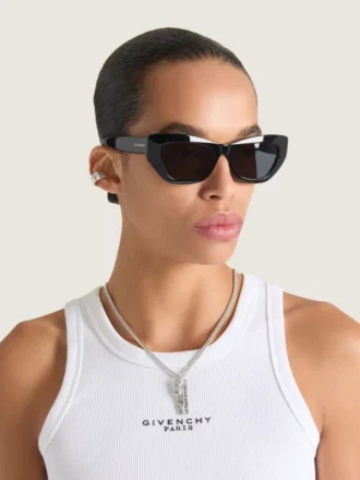 Kolczyk typu earcuff Givenchy Tape z metalu i emalii Kolczyk typu earcuff Givenchy Tape z metalu i emalii