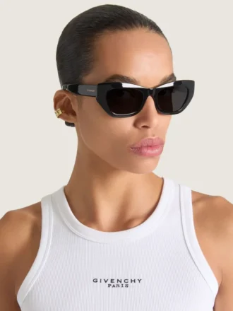 Kolczyk typu earcuff Givenchy Tape z metalu i emalii Kolczyk typu earcuff Givenchy Tape z metalu i emalii