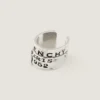 Kolczyk typu earcuff Givenchy Tape z metalu i emalii Kolczyk typu earcuff Givenchy Tape z metalu i emalii