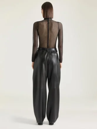Korpus z siateczki z charakterystycznym logo Givenchy