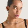 Krótki naszyjnik Crystal Pearl z metalu, kryształów i pereł Krótki naszyjnik Crystal Pearl z metalu, kryształów i pereł
