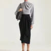 Sweter z drapowanym dekoltem z wełny Sweter z drapowanym dekoltem z wełny
