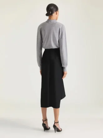 Sweter z drapowanym dekoltem z wełny Sweter z drapowanym dekoltem z wełny