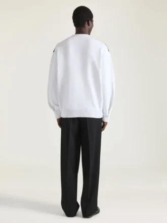Sweter z dzianiny w romby z charakterystycznymi szwami Sweter z dzianiny w romby z charakterystycznymi szwami