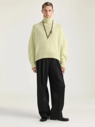 Sweter z golfem i szwami couture z wełny alpaki i jaka Sweter z golfem i szwami couture z wełny alpaki i jaka